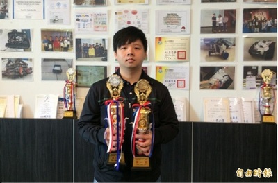 賀資工系同學 黃冠龍 獲得 2016年總統教育獎